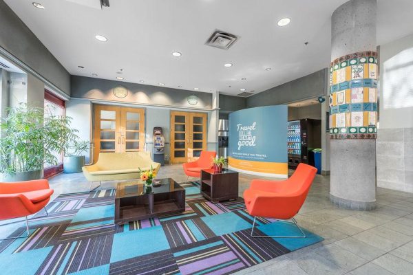YWCA Hotel Vancouver - Lobby