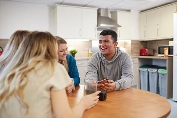 fountains-court 2 kitchen 1