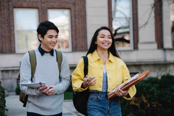 students-are-walking-1024x683-1