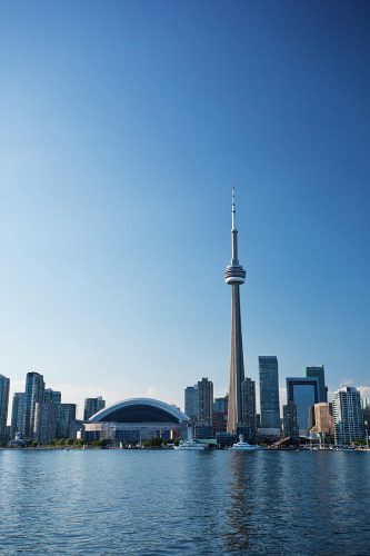 vertical-photo-of-the-toronto-skyline-murrayproductions